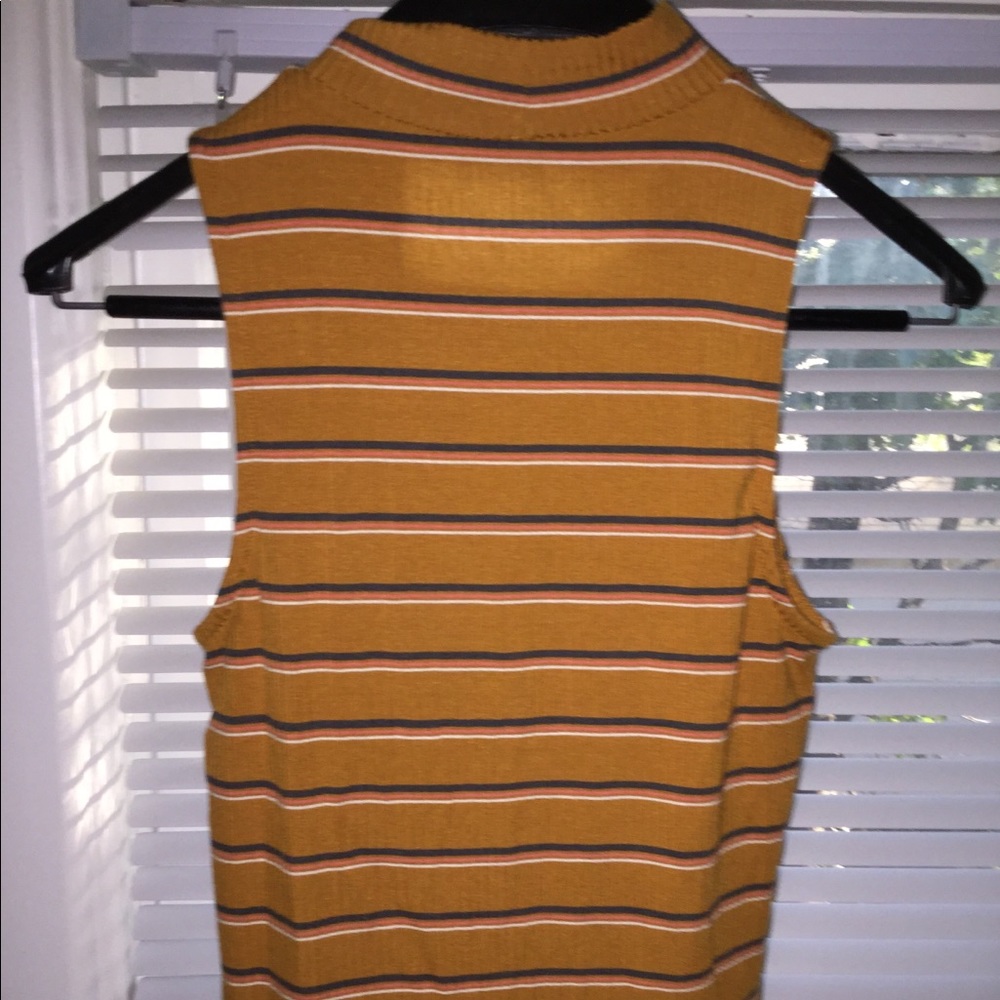 💛 Mustard Yellow Striped Turtle Neck